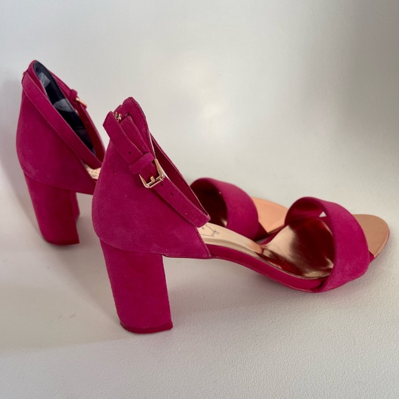 In very good condition Ted Baker London Block Heels Fuchsia Strap Sandals - Picture 6 of 13